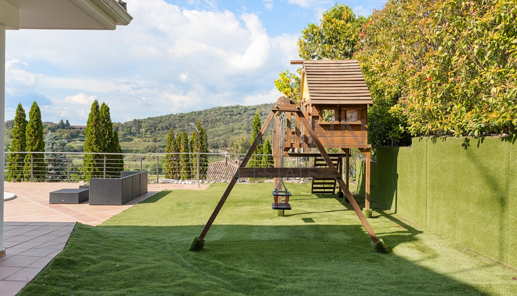 Exclusive home with idyllic landscape views
