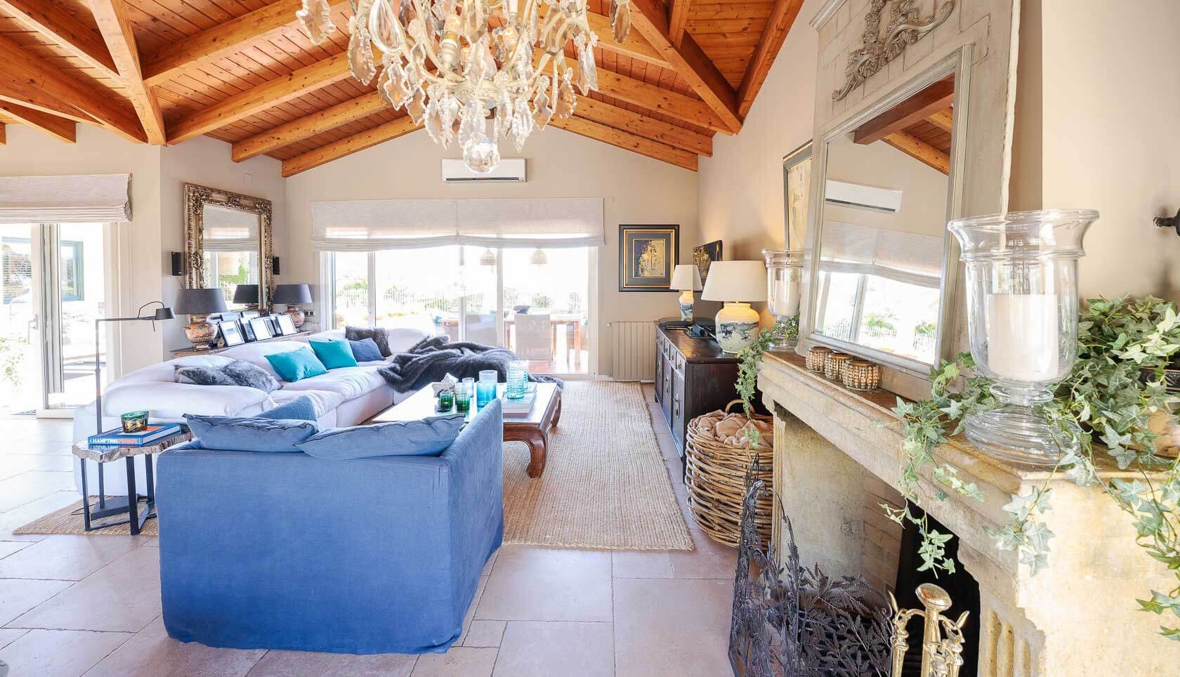 Charming villa with sea views