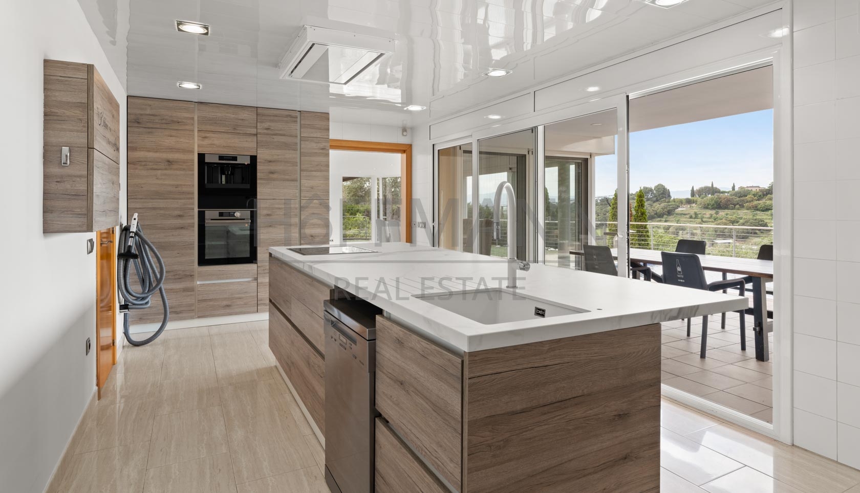 Exclusive home with idyllic landscape views