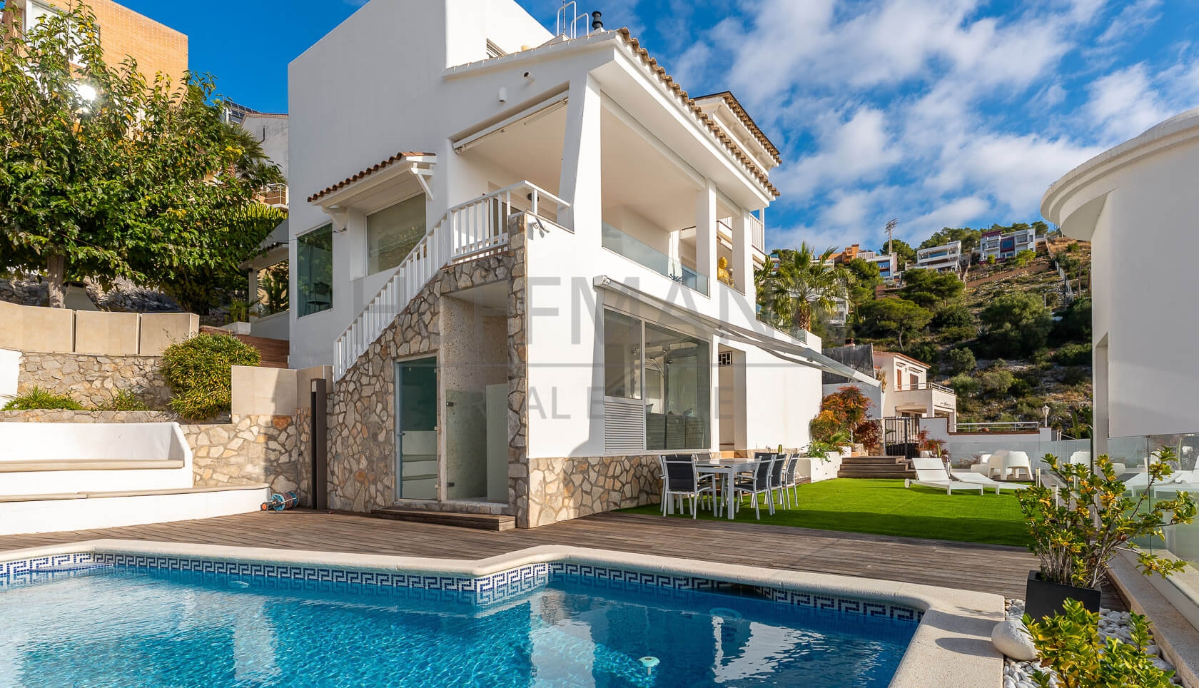 Casa Renovada de Lujo con Vistas al Mar en Sitges