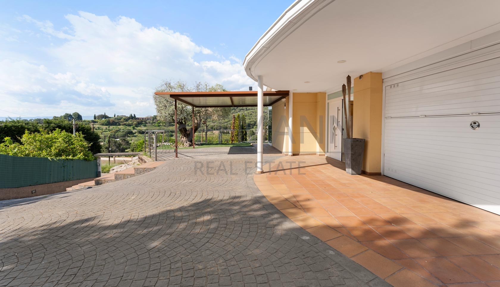 Exclusive home with idyllic landscape views