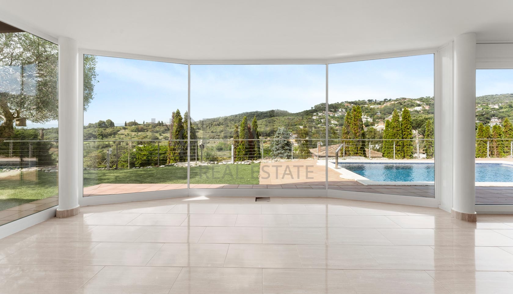 Exclusive home with idyllic landscape views