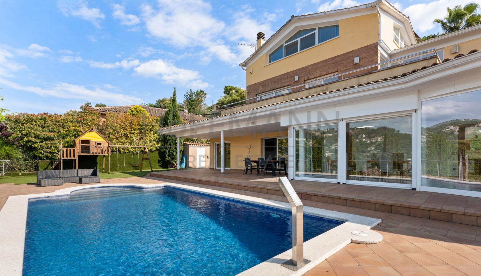 Exclusive home with idyllic landscape views