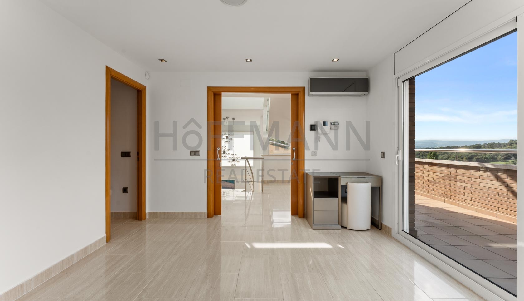 Exclusive home with idyllic landscape views