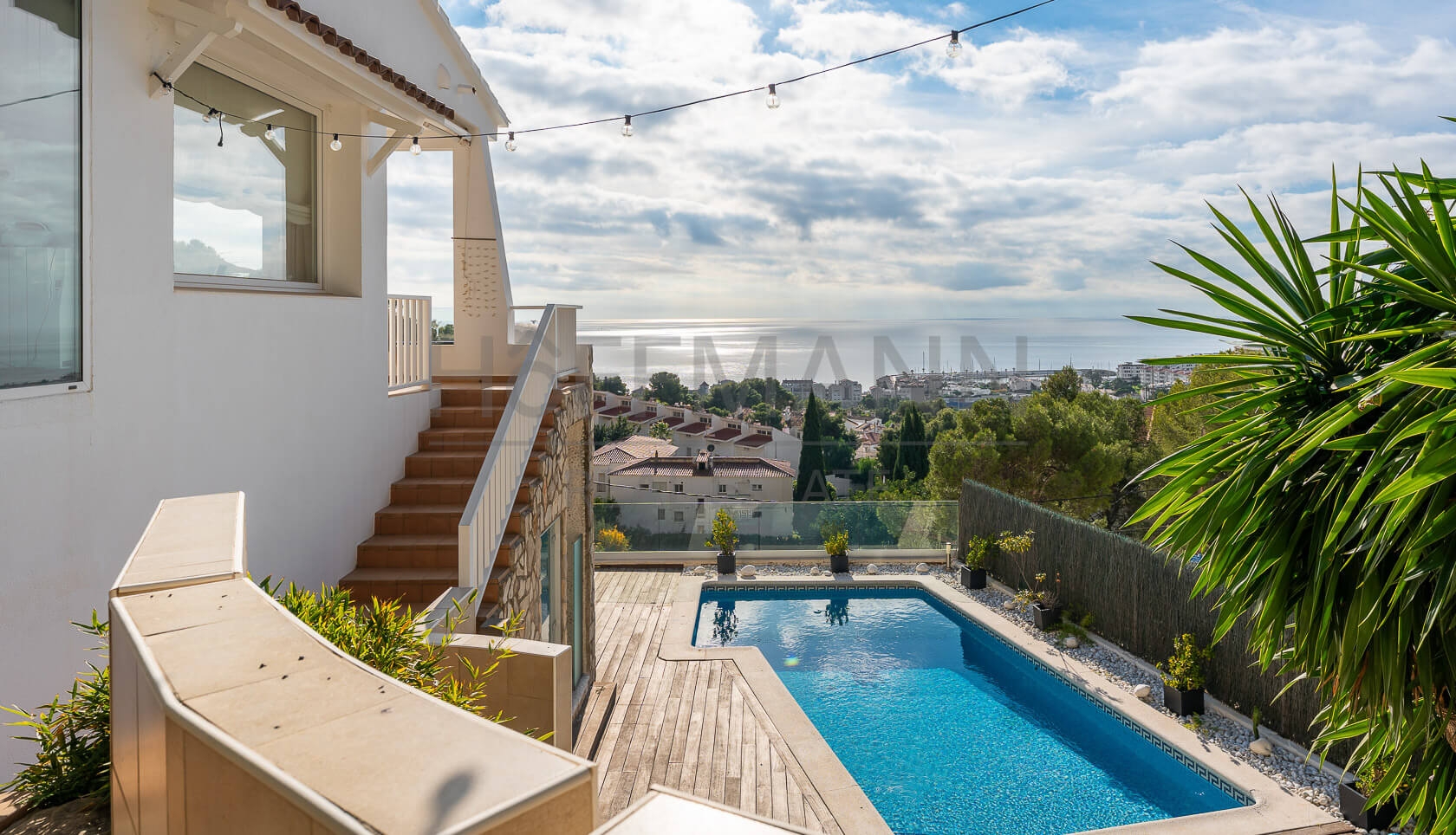 Casa Renovada de Lujo con Vistas al Mar en Sitges