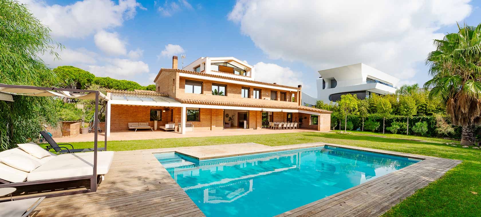 Villa first sea line