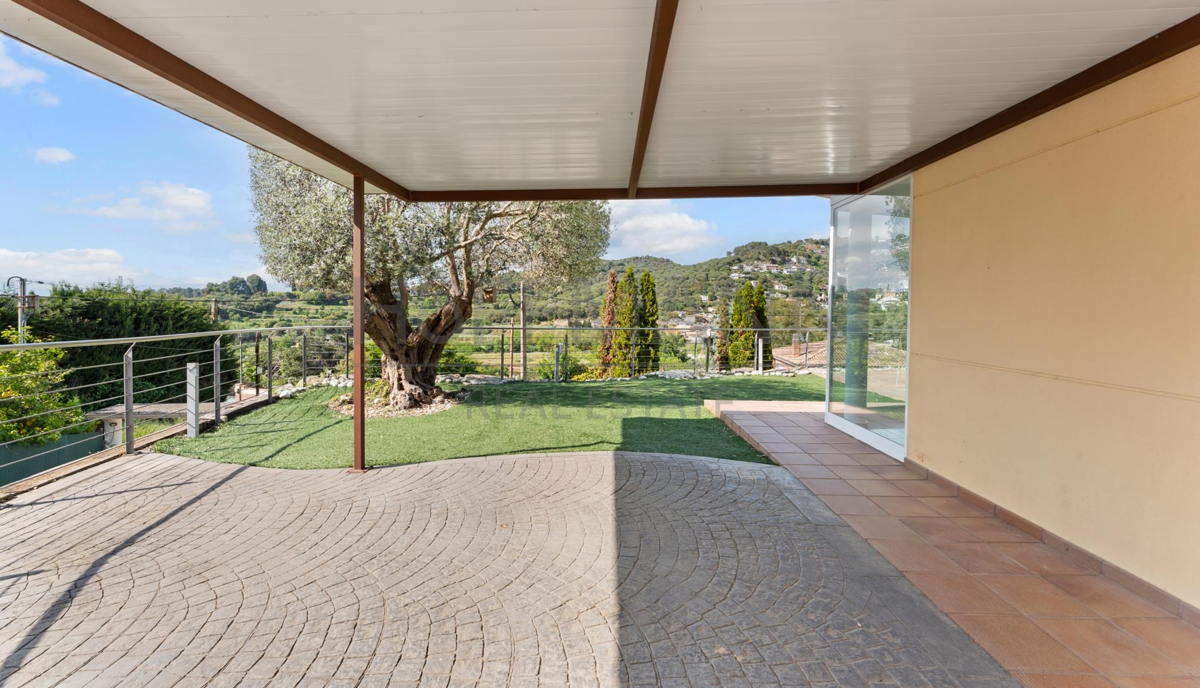 Exclusive home with idyllic landscape views