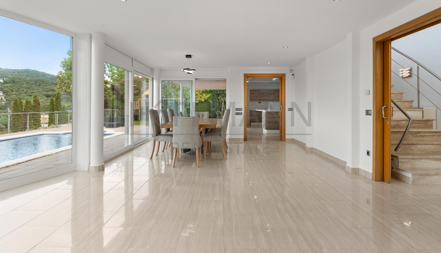 Exclusive home with idyllic landscape views