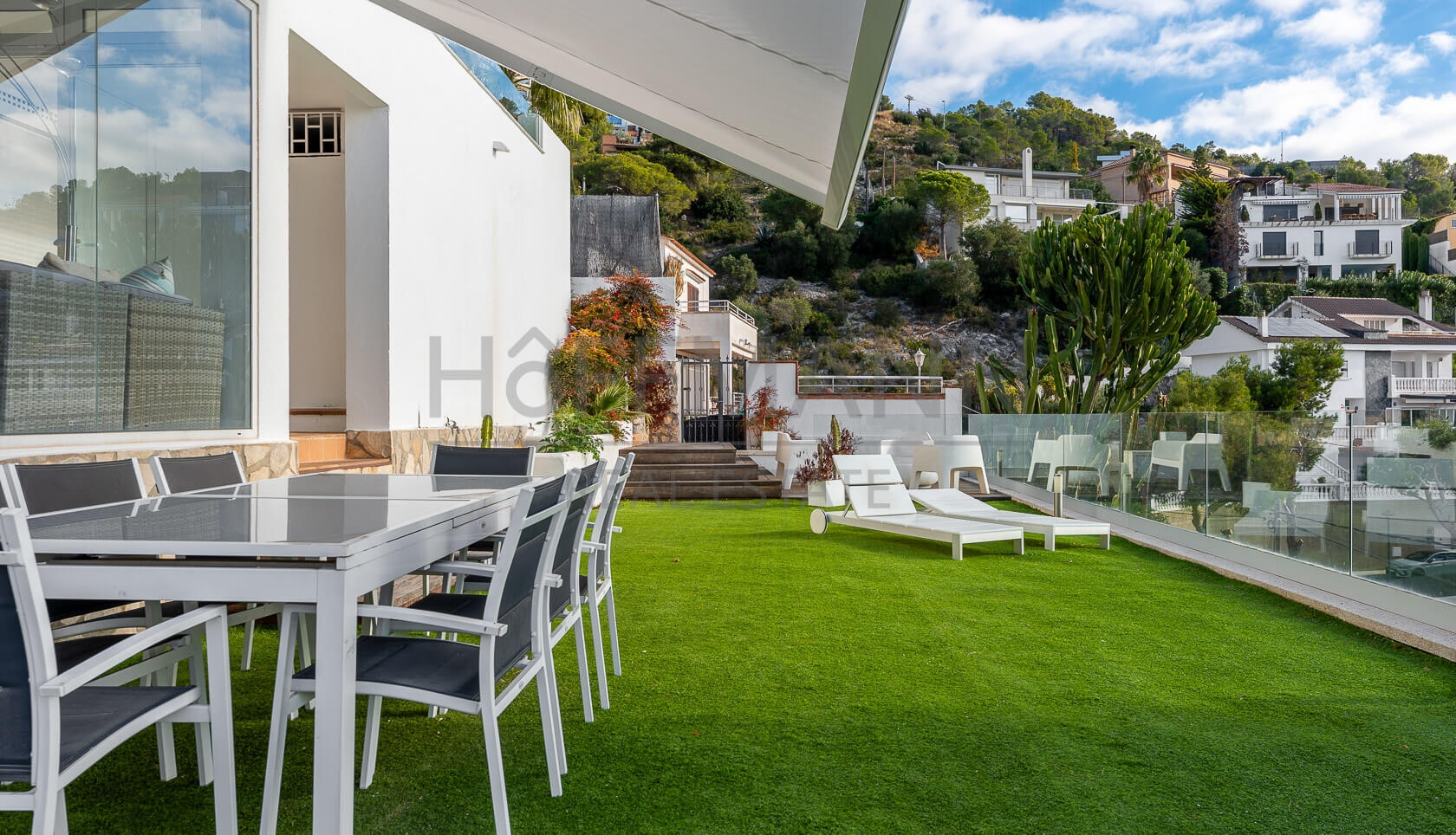 Casa Renovada de Lujo con Vistas al Mar en Sitges