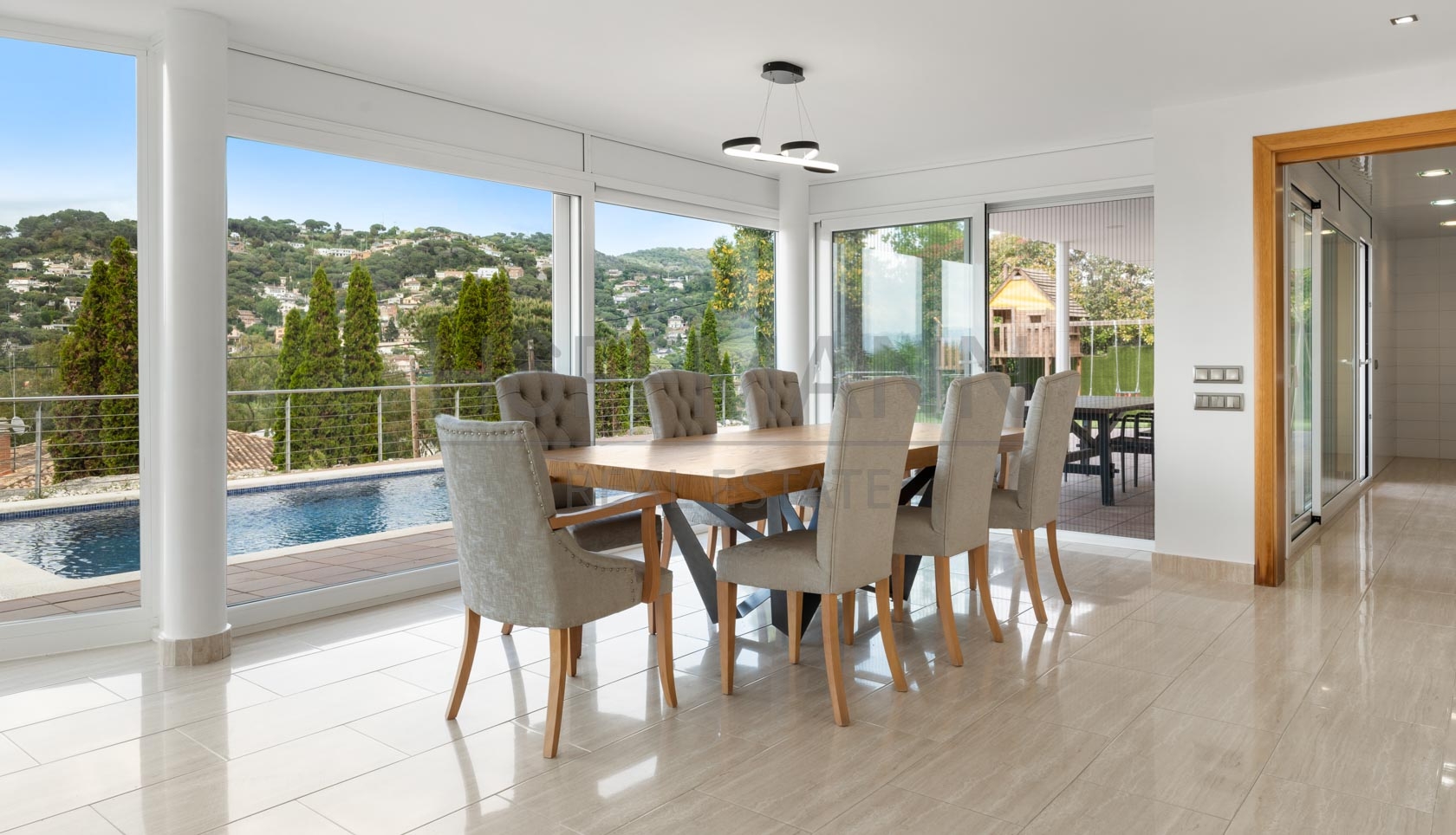 Exclusive home with idyllic landscape views