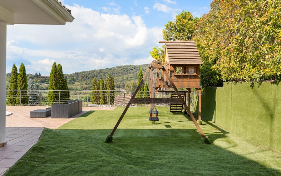 Exclusive home with idyllic landscape views