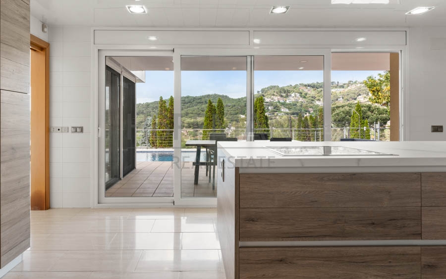 Exclusive home with idyllic landscape views
