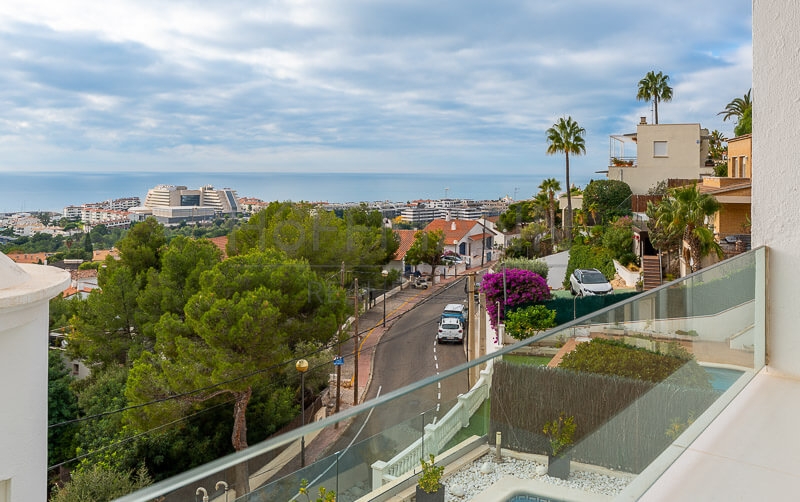 Casa Renovada de Lujo con Vistas al Mar en Sitges
