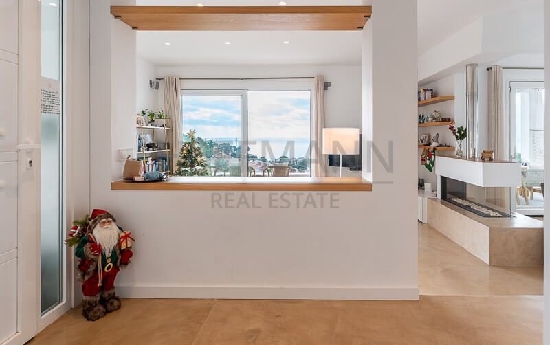 Casa Renovada de Lujo con Vistas al Mar en Sitges