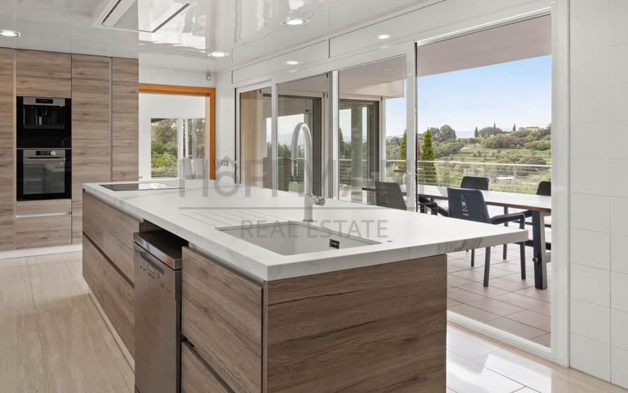 Exclusive home with idyllic landscape views