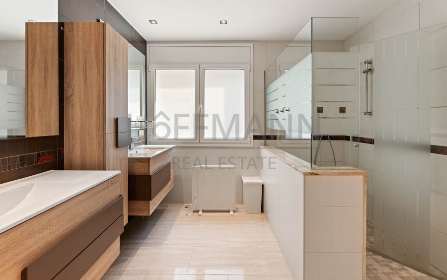 Exclusive home with idyllic landscape views