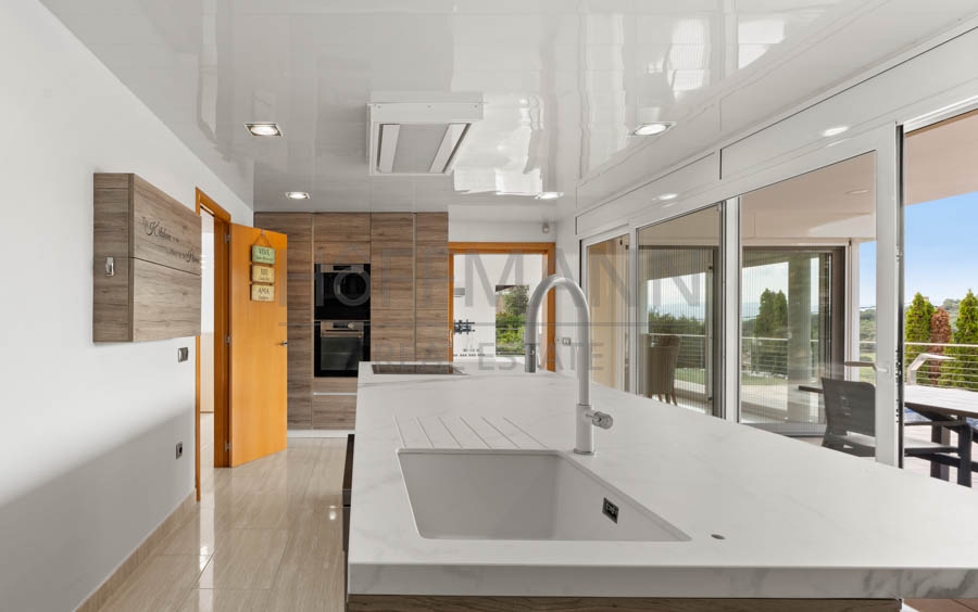 Exclusive home with idyllic landscape views
