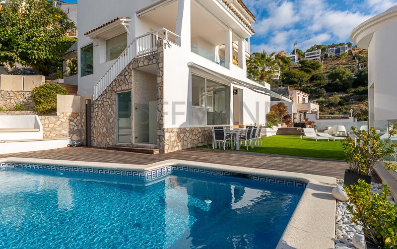 Casa Renovada de Lujo con Vistas al Mar en Sitges