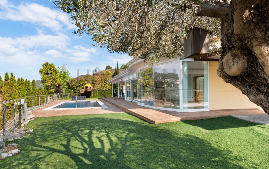 Exclusive home with idyllic landscape views