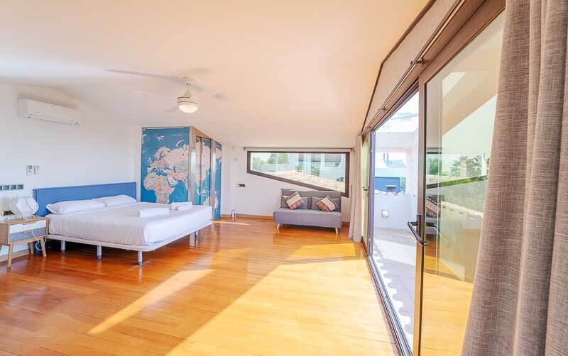 Villa first sea line