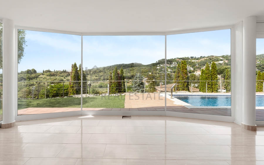 Exclusive home with idyllic landscape views