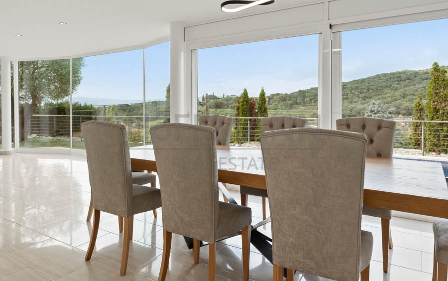 Exclusive home with idyllic landscape views