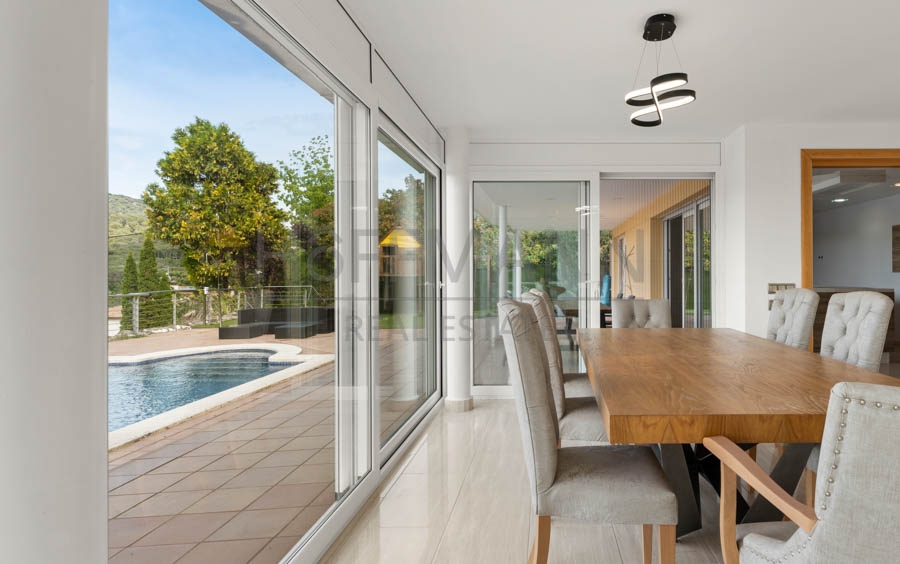 Exclusive home with idyllic landscape views