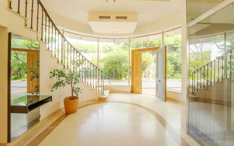 Villa first sea line