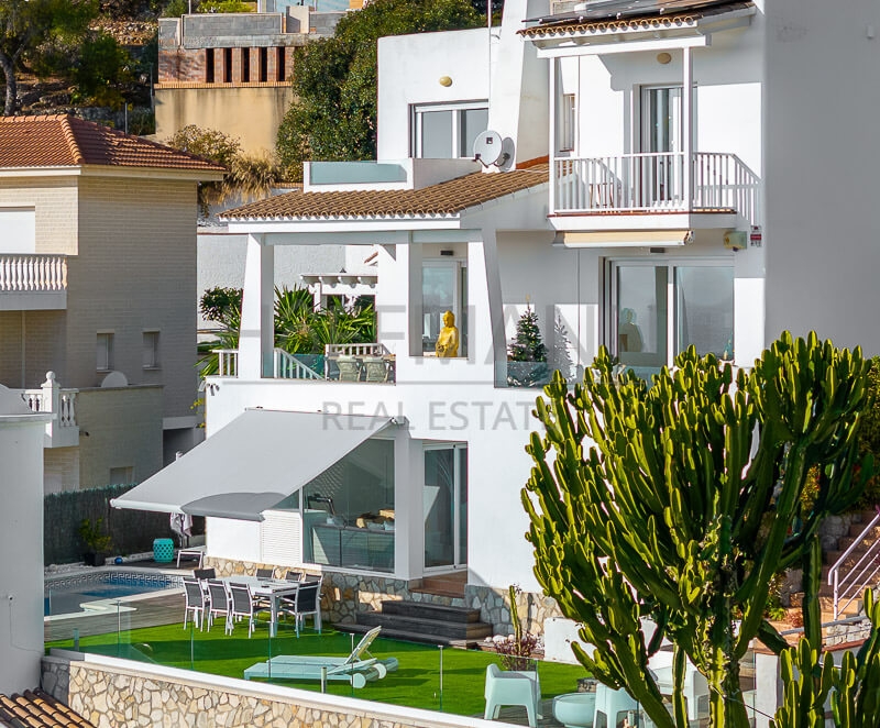 Luxuriös Renoviertes Haus mit Meerblick in Sitges