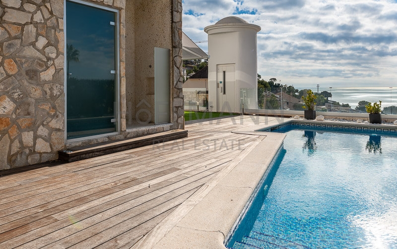 Casa Renovada de Lujo con Vistas al Mar en Sitges