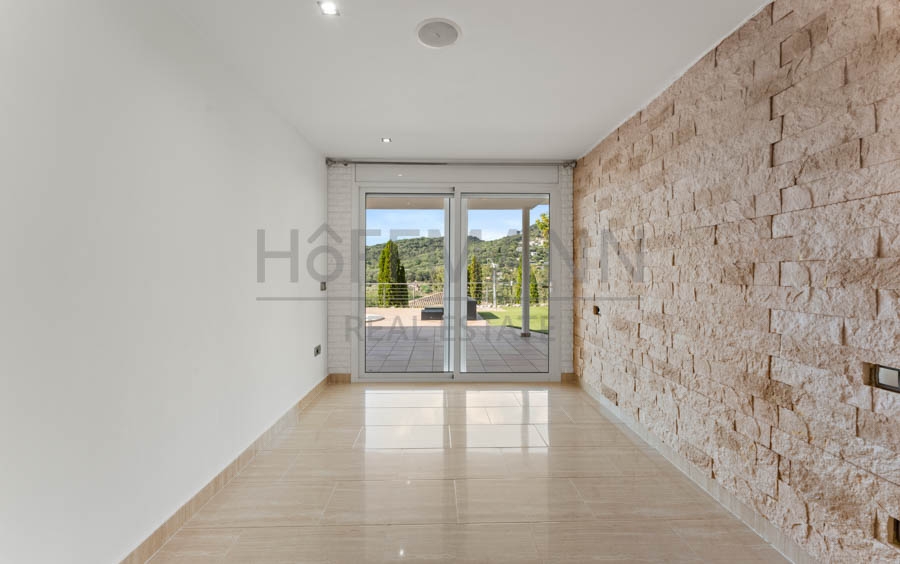 Exclusive home with idyllic landscape views