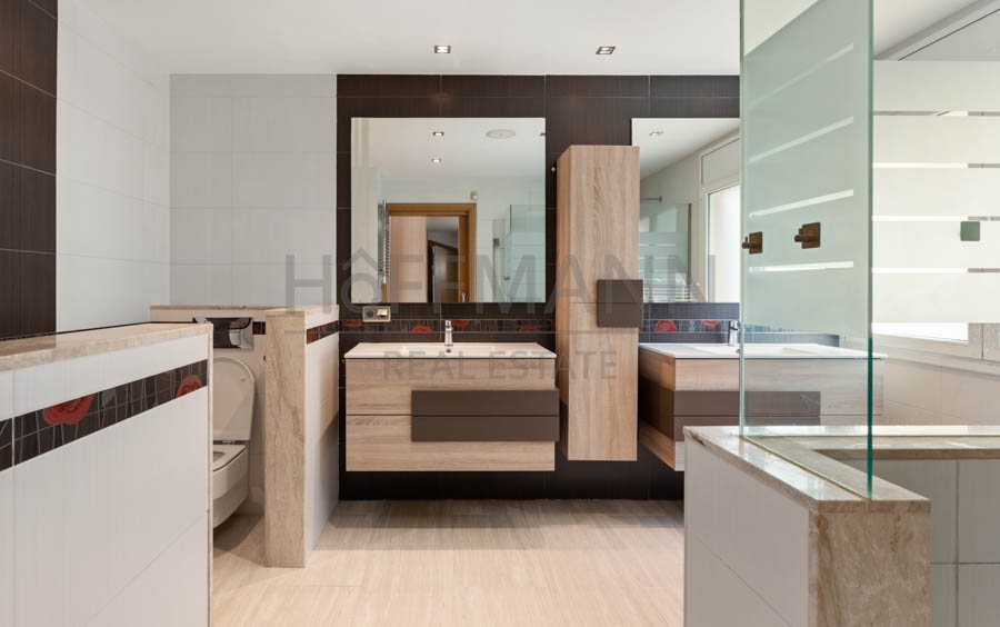 Exclusive home with idyllic landscape views