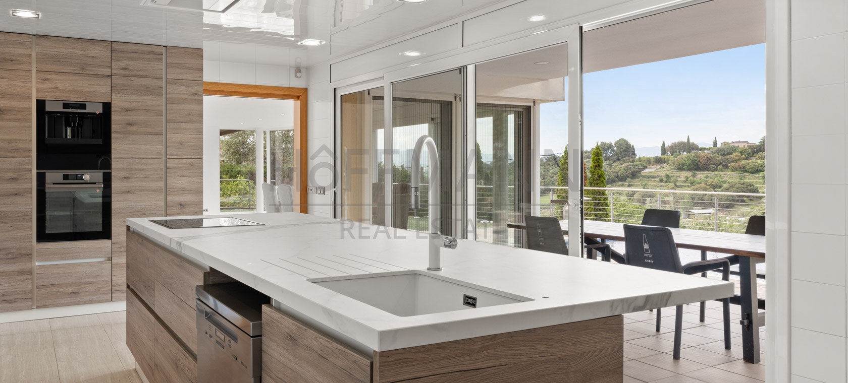 Exclusive home with idyllic landscape views