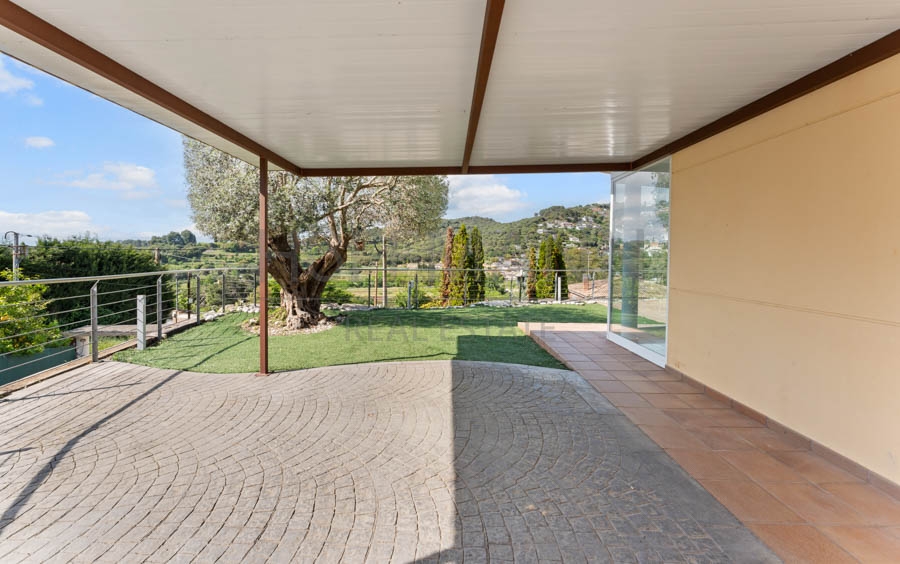 Exclusive home with idyllic landscape views
