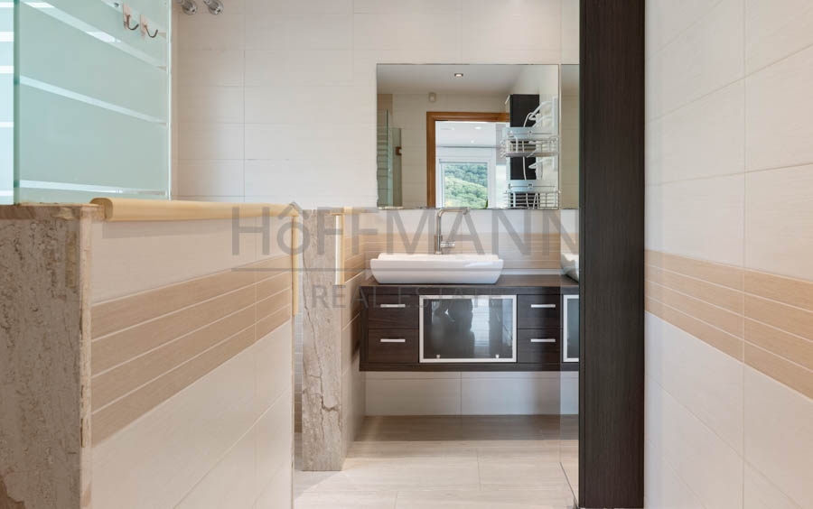Exclusive home with idyllic landscape views