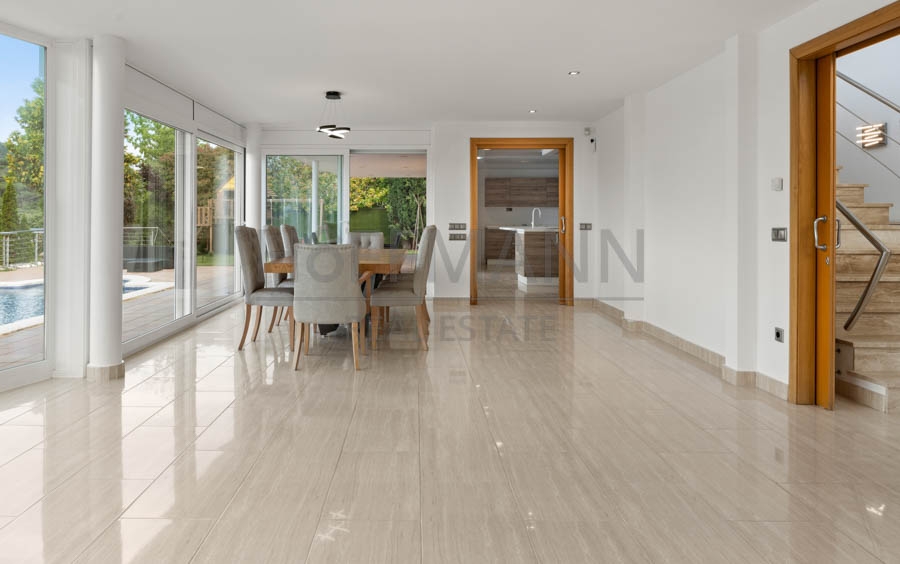 Exclusive home with idyllic landscape views