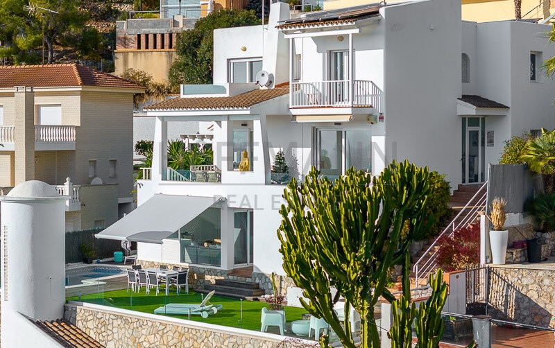 Casa Renovada de Lujo con Vistas al Mar en Sitges