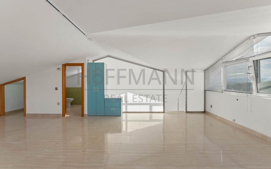 Exclusive home with idyllic landscape views