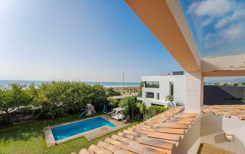 Villa first sea line