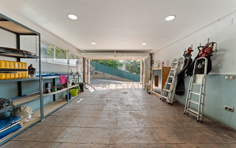 Exclusive home with idyllic landscape views