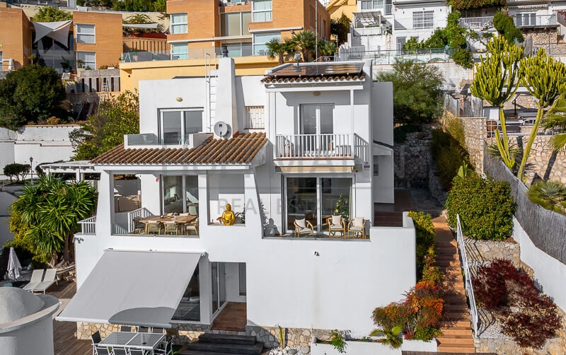 Casa Renovada de Lujo con Vistas al Mar en Sitges