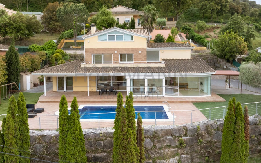 Exclusive home with idyllic landscape views