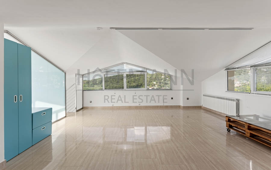 Exclusive home with idyllic landscape views