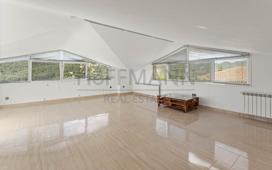 Exclusive home with idyllic landscape views
