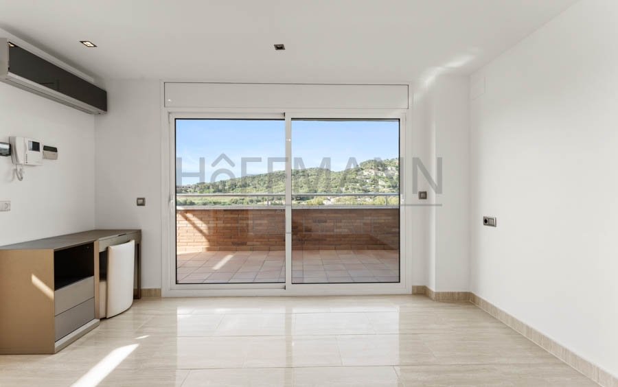 Exclusive home with idyllic landscape views